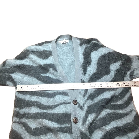 URBAN OUTFITTERS Fuzzy Tiger Print Button Front Cardigan Denim Blue & Charcoal L - Picture 6 of 9